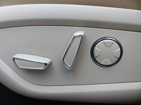 Used 2019 Lincoln MKC Premiere image 22