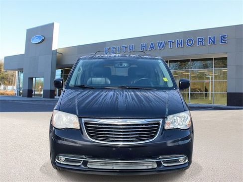Used 2014 Chrysler Town & Country Touring image 2