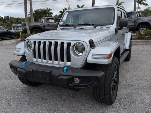 Used 2023 Jeep Wrangler Unlimited Sahara AWD/4WD image 9