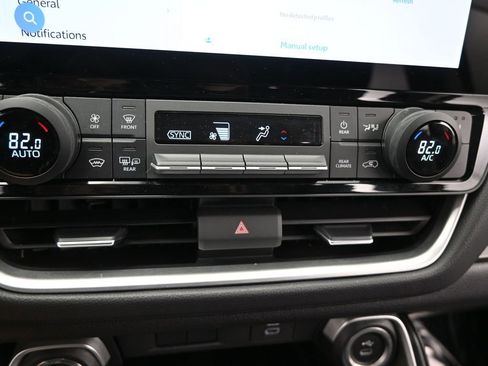 Used 2025 Toyota Grand Highlander AWD image 35