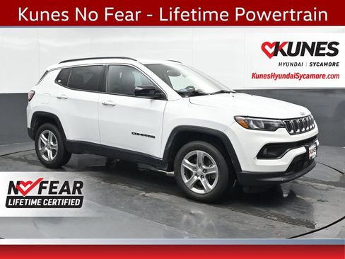 Used 2023 Jeep Compass Latitude image 1