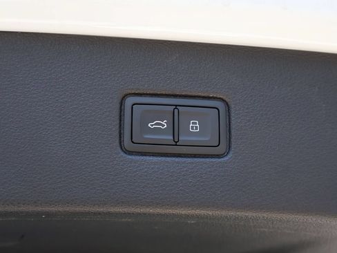 Used 2022 Audi SQ7 Prestige AWD/4WD image 17