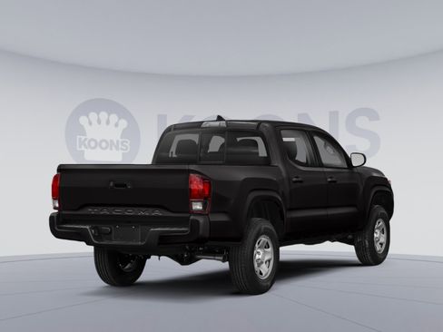 Used 2019 Toyota Tacoma SR image 2
