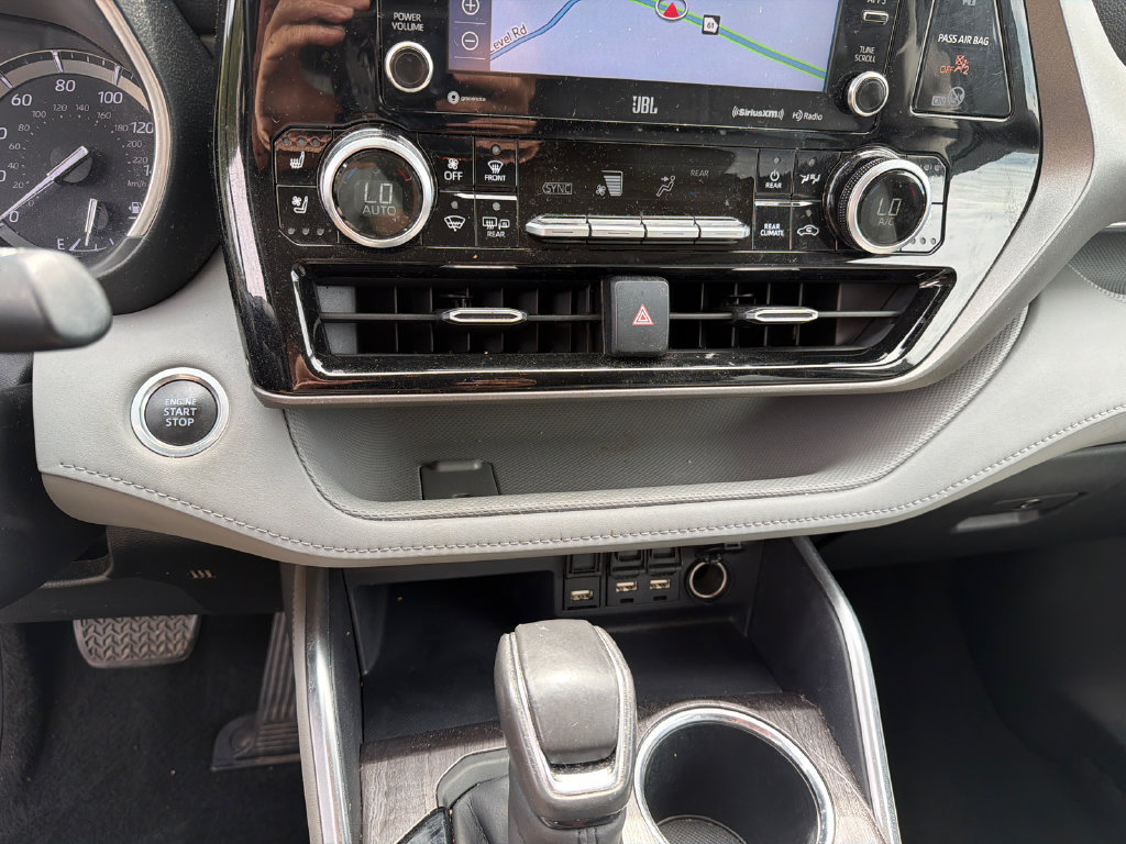Used 2020 Toyota Highlander Limited FWD image 31