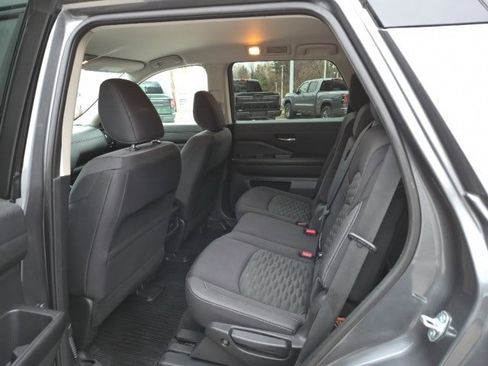 Used 2022 Nissan Pathfinder SV image 16