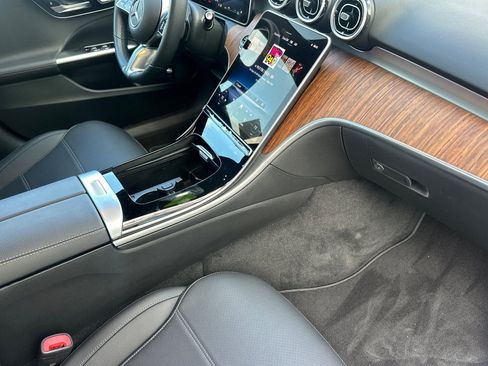 Used 2025 Mercedes-Benz C 300 Sedan image 19