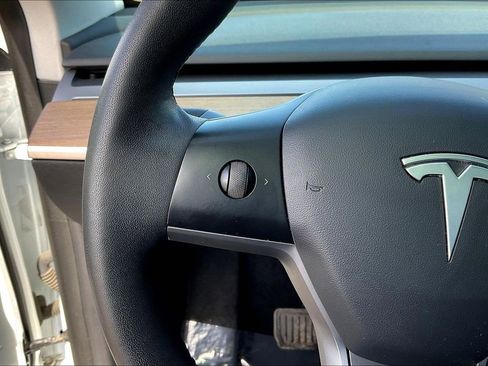 Used 2021 Tesla Model Y Long Range image 11