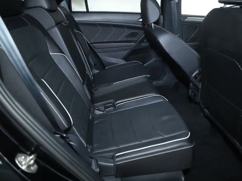 Certified 2022 Volkswagen Tiguan SEL R-Line image 31
