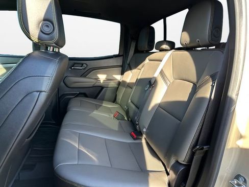 Used 2023 Chevrolet Colorado ZR2 w/ ZR2 Convenience Package III image 13