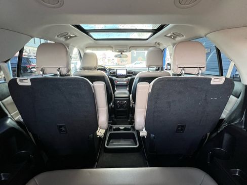 Used 2020 Ford Explorer XLT w/ Equipment Group 202A image 7