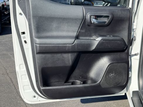 Used 2020 Toyota Tacoma TRD Off-Road image 31