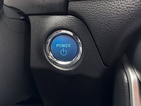 Certified 2022 Toyota RAV4 SE image 28