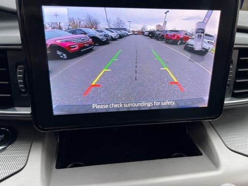 Certified 2022 Ford Explorer XLT w/ Equipment Group 202A image 21