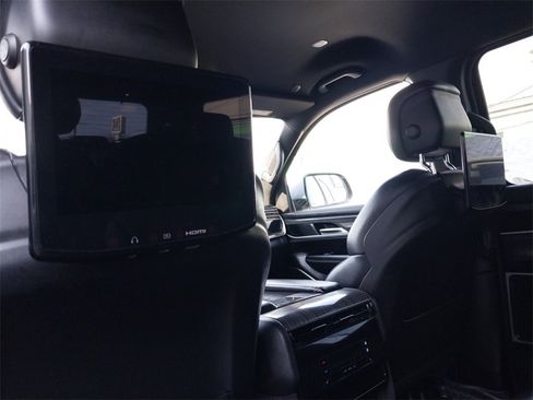 Used 2022 Jeep Wagoneer Series III w/ Rear Seat Video Group 1 image 14