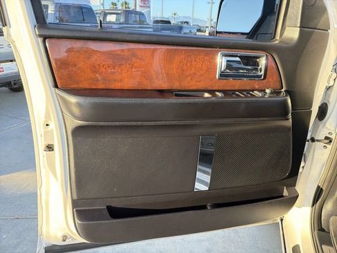 Used 2016 Lincoln Navigator Select AWD/4WD image 9
