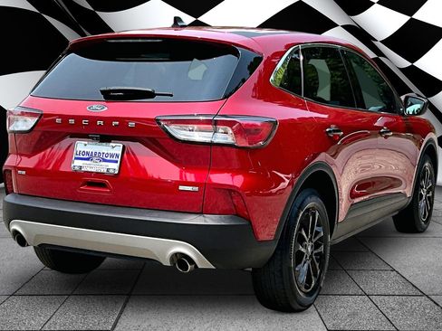 Certified 2020 Ford Escape SE AWD/4WD image 2