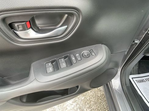 Certified 2025 Honda HR-V LX image 13