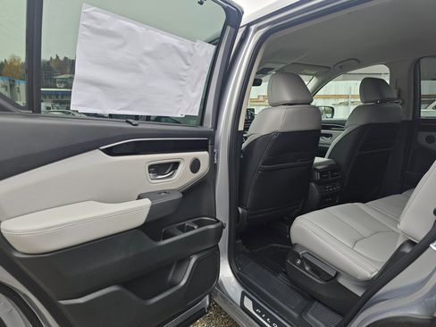 New 2025 Honda Pilot EX-L image 17