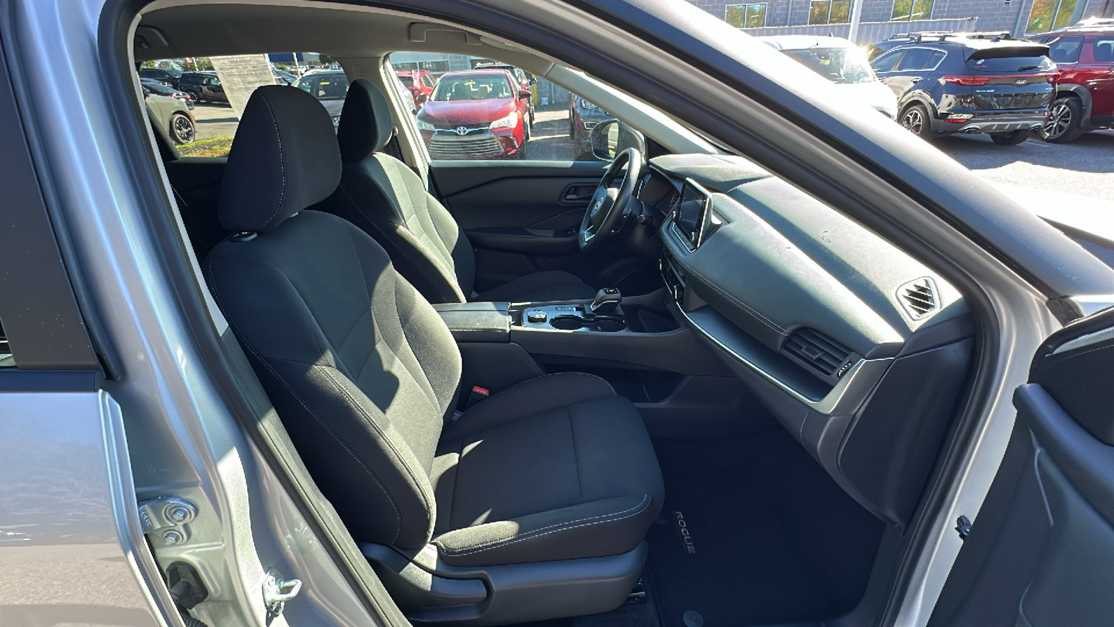 Used 2024 Nissan Rogue S AWD/4WD image 22