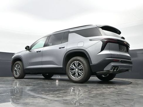 Used 2024 Chevrolet Traverse LT FWD image 40