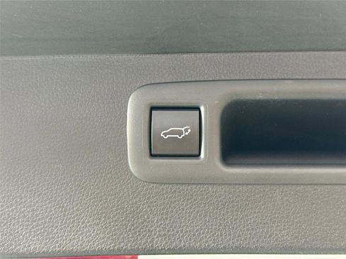 Used 2023 Toyota Highlander XLE image 43