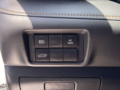 Used 2023 Toyota Highlander Bronze Edition FWD image 25