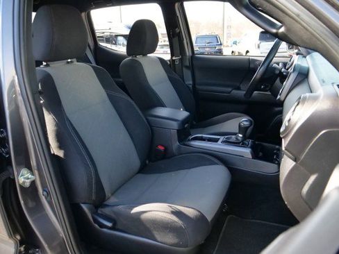 Used 2020 Toyota Tacoma TRD Off-Road w/ Technology Package image 42