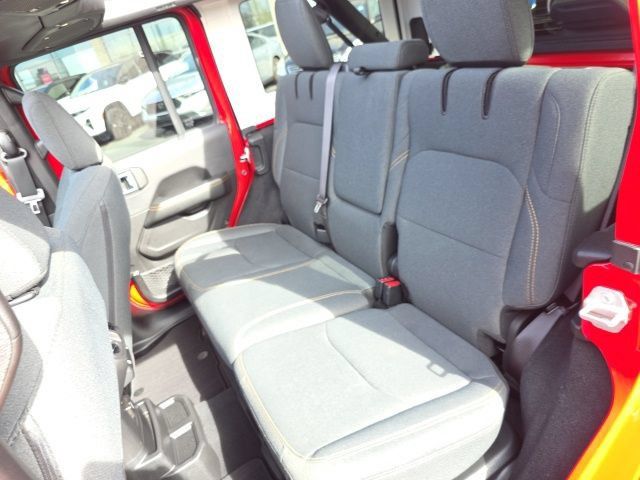 Used 2025 Jeep Wrangler Unlimited Sahara w/ Safety Group AWD/4WD image 39