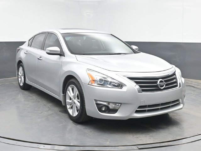 Used 2014 Nissan Altima 2.5 SV w/ Convenience Package FWD image 2