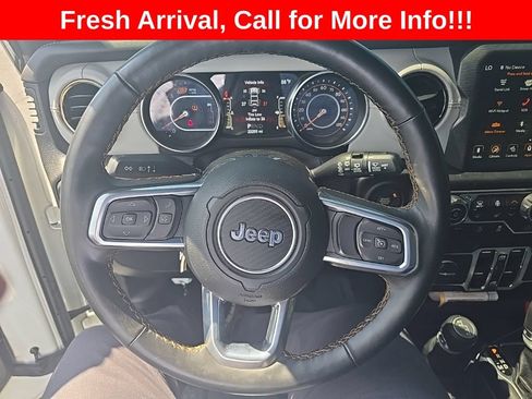 Used 2022 Jeep Wrangler Unlimited Sahara AWD/4WD image 6