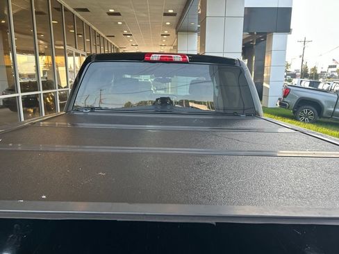 Used 2017 GMC Sierra 1500 SLT w/ SLT Premium Package RWD image 12