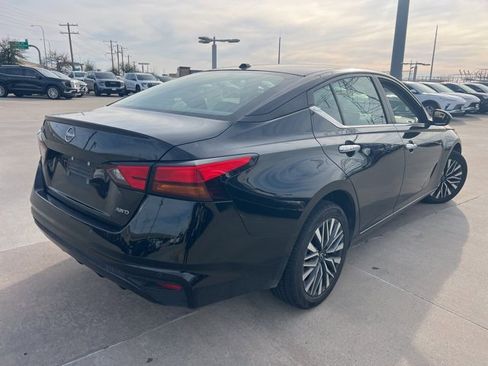 Used 2025 Nissan Altima 2.5 SV image 4