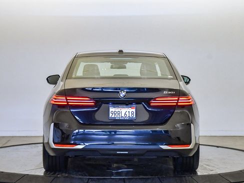 Used 2025 BMW 530i image 3