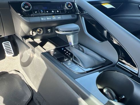 New 2025 Hyundai Elantra SEL image 18