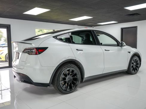 Used 2022 Tesla Model Y Long Range AWD/4WD image 4