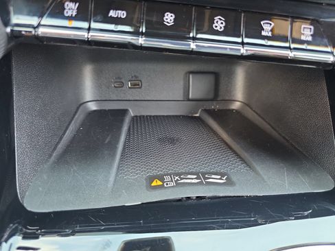 Used 2025 Chevrolet Traverse LT AWD/4WD image 25