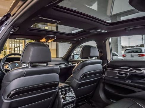 Used 2019 BMW 740i w/ Executive Package image 42