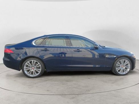 Used 2020 Jaguar XF Premium image 6