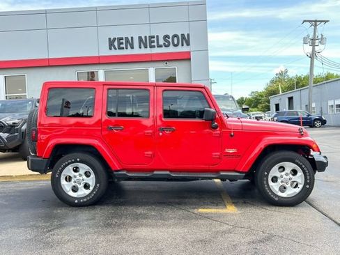 Used 2015 Jeep Wrangler Unlimited Sahara w/ Connectivity Group AWD/4WD image 13