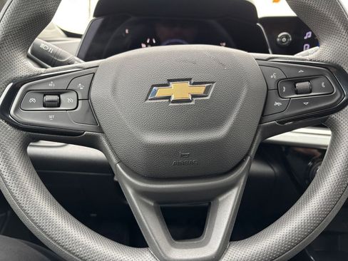 Used 2025 Chevrolet Trax LT image 25