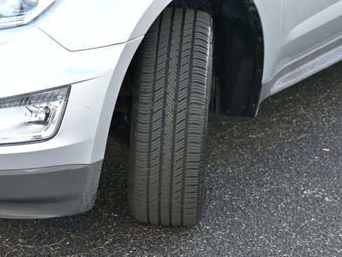 Used 2017 Chevrolet Equinox Premier w/ Enhanced Convenience Package image 32