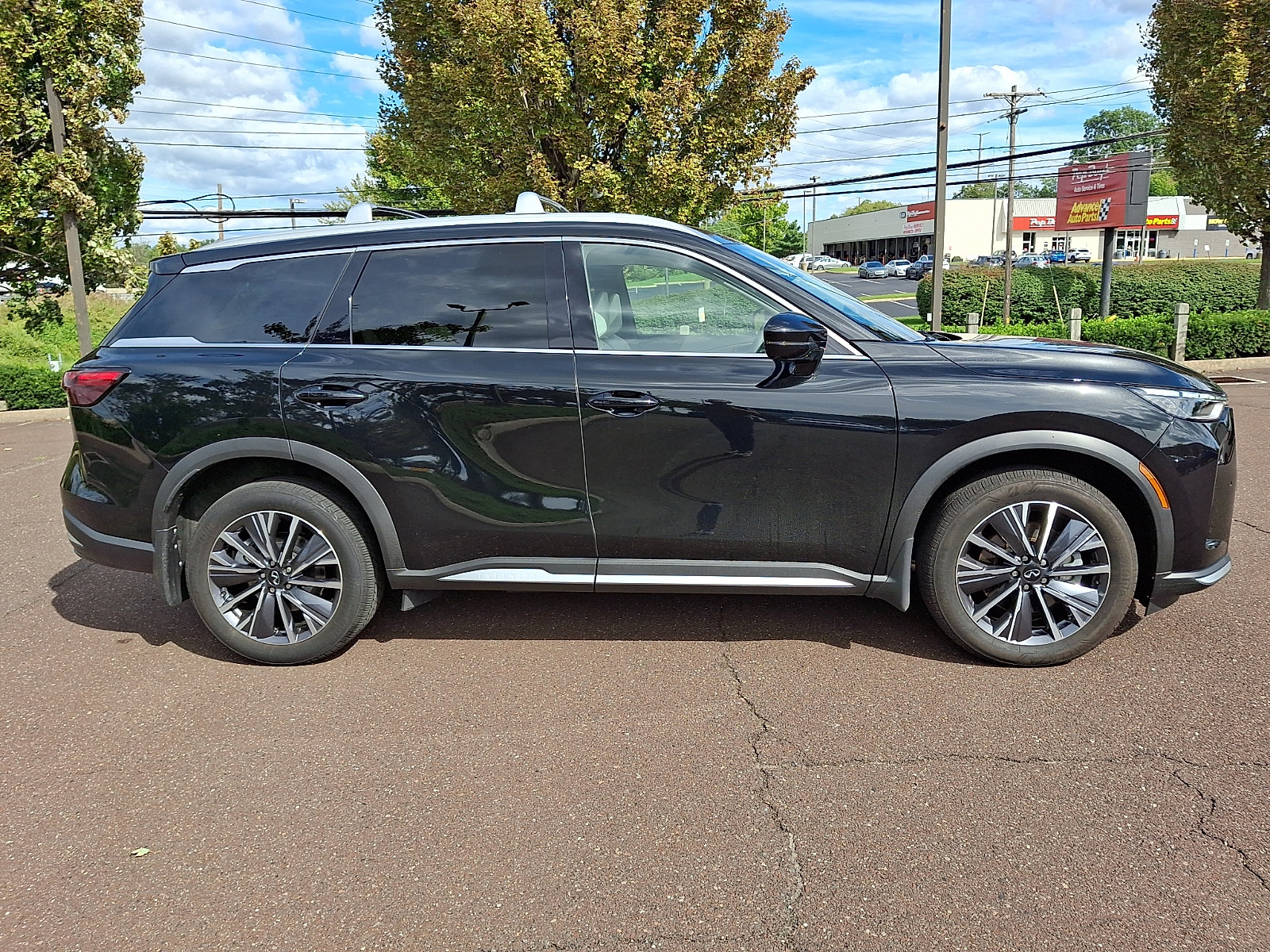 Certified 2026 INFINITI QX60 Luxe w/ Cargo Package AWD/4WD image 7