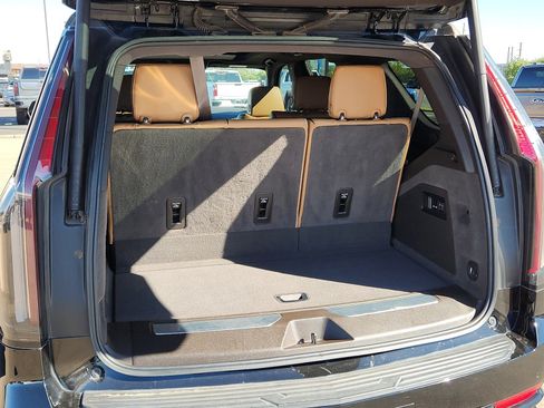 Used 2022 Cadillac Escalade Premium Luxury w/ LPO, Floor Liner Package image 8