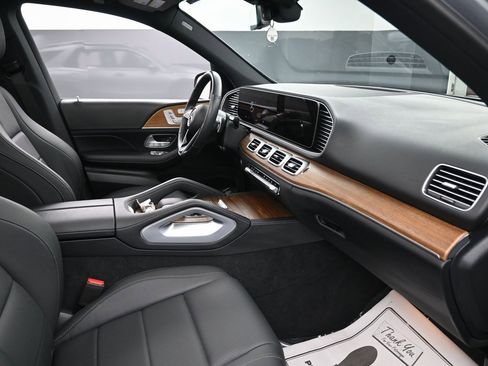 Used 2025 Mercedes-Benz GLE 450e 4MATIC w/ Winter Package image 41