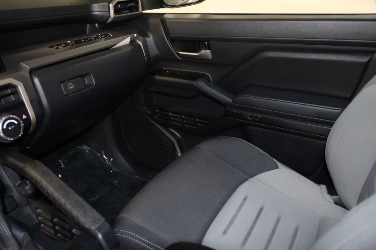 Used 2024 Toyota Tacoma TRD Sport AWD/4WD image 40