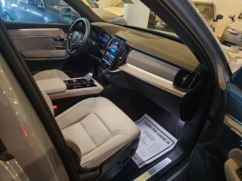 Certified 2025 Volvo XC90 B5 Core AWD/4WD image 11