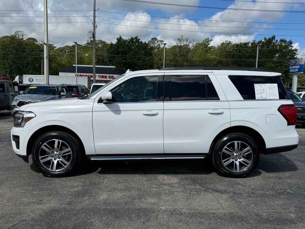 Used 2022 Ford Expedition XLT RWD image 2