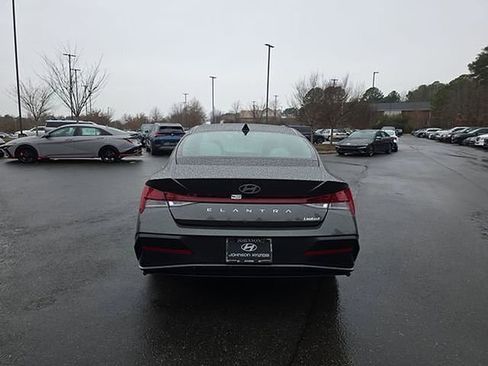 New 2026 Hyundai Elantra Limited image 17