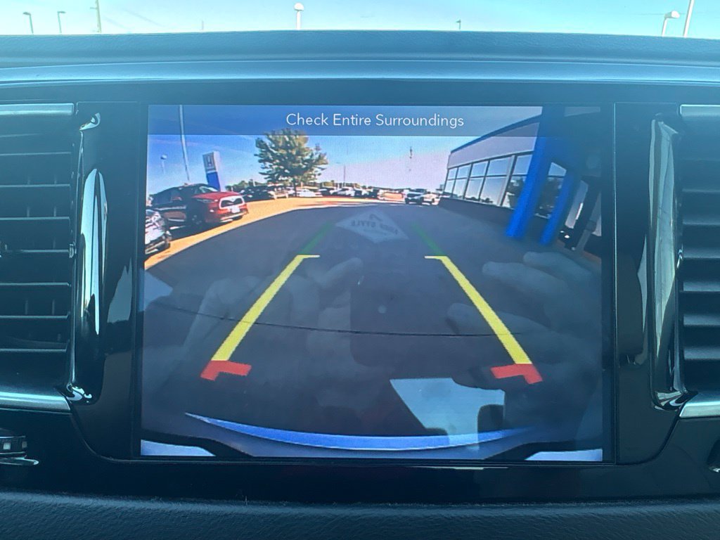 Used 2019 Chrysler Pacifica Touring-L Plus FWD image 22