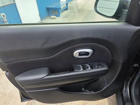 Used 2016 Kia Soul FWD image 11